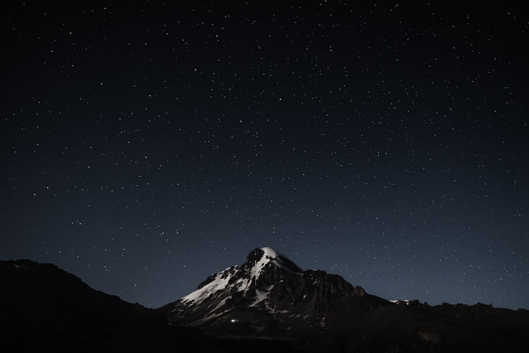 寒武纪进阶曲：国产AI芯片的突围之路